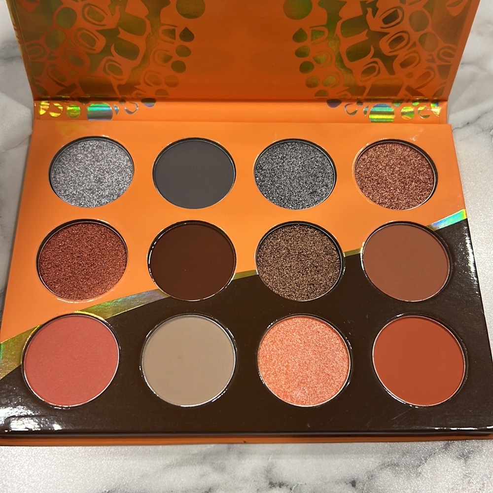 Juvias place Nubian 3 Coral eyeshadow